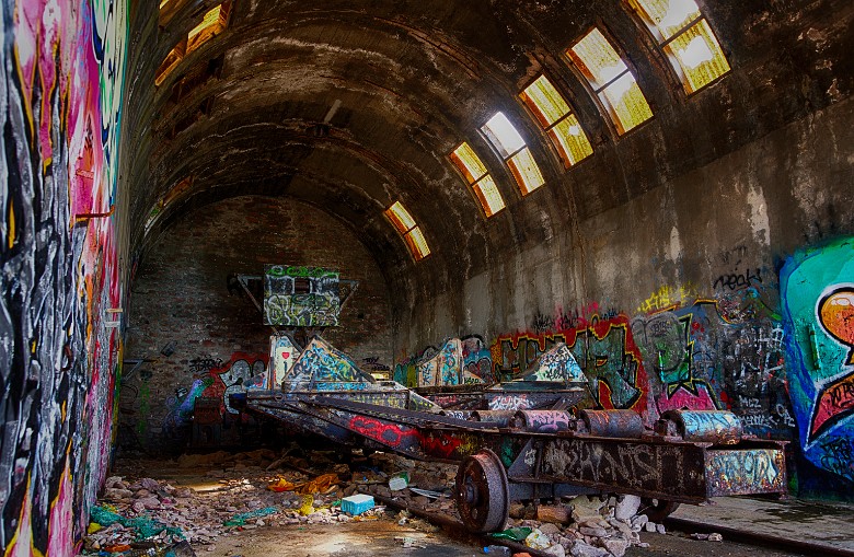 Abandonnes boat hangar in Bretagne