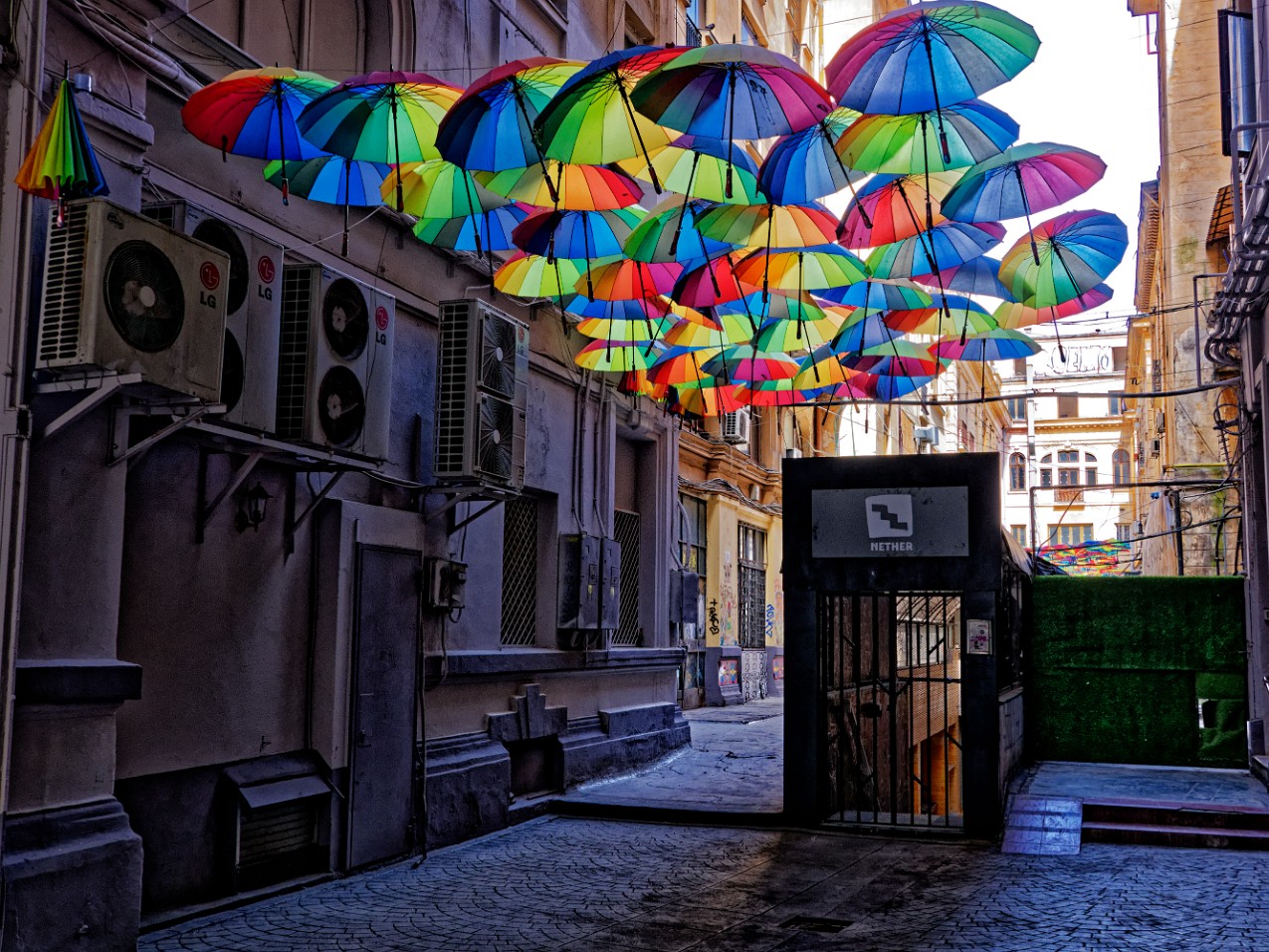 Umbrella street, Bucarest